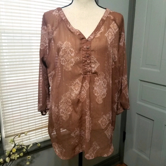✨ Maurices Plus Sheer Gold Striped Blouse - Picture 1 of 7